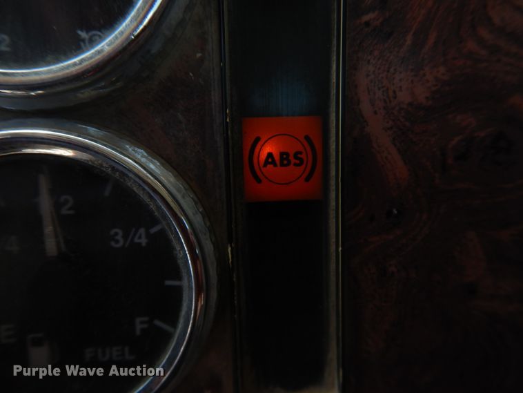 image for item DL0329 2000 International 5500i  ready mix truck