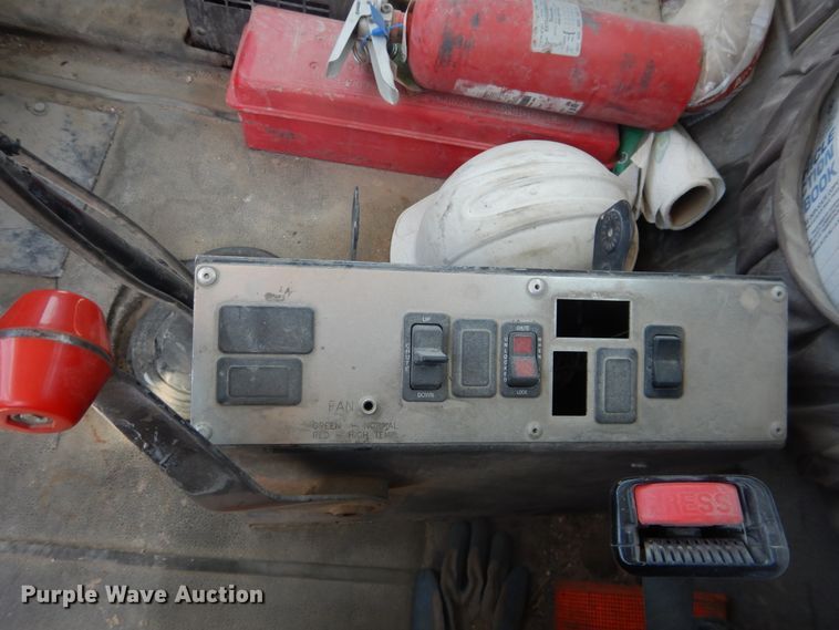 image for item DL0329 2000 International 5500i  ready mix truck