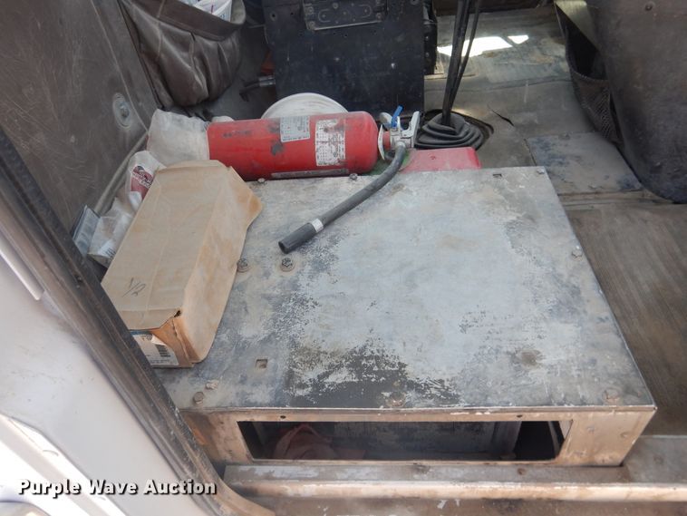 image for item DL0329 2000 International 5500i  ready mix truck