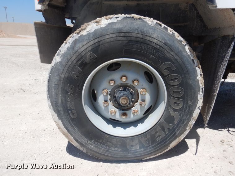 image for item DL0329 2000 International 5500i  ready mix truck