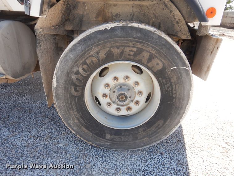 image for item DL0329 2000 International 5500i  ready mix truck