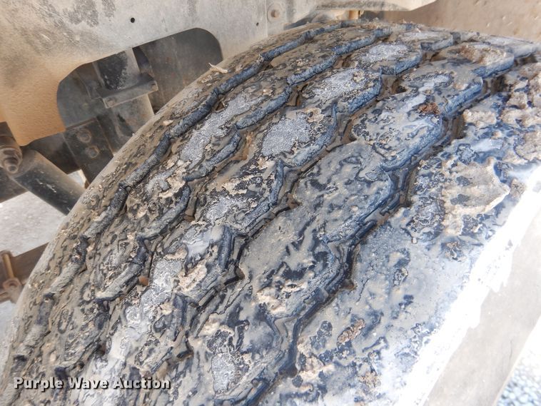 image for item DL0329 2000 International 5500i  ready mix truck