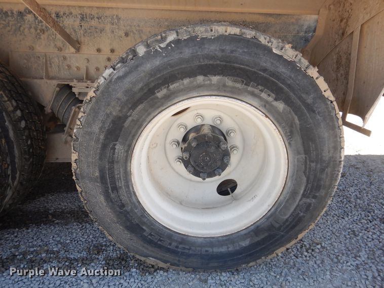 image for item DL0329 2000 International 5500i  ready mix truck