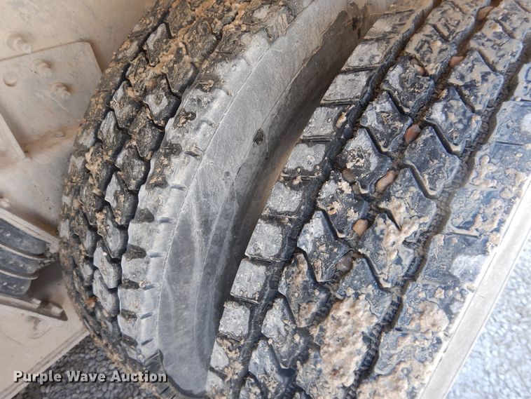 image for item DL0329 2000 International 5500i  ready mix truck