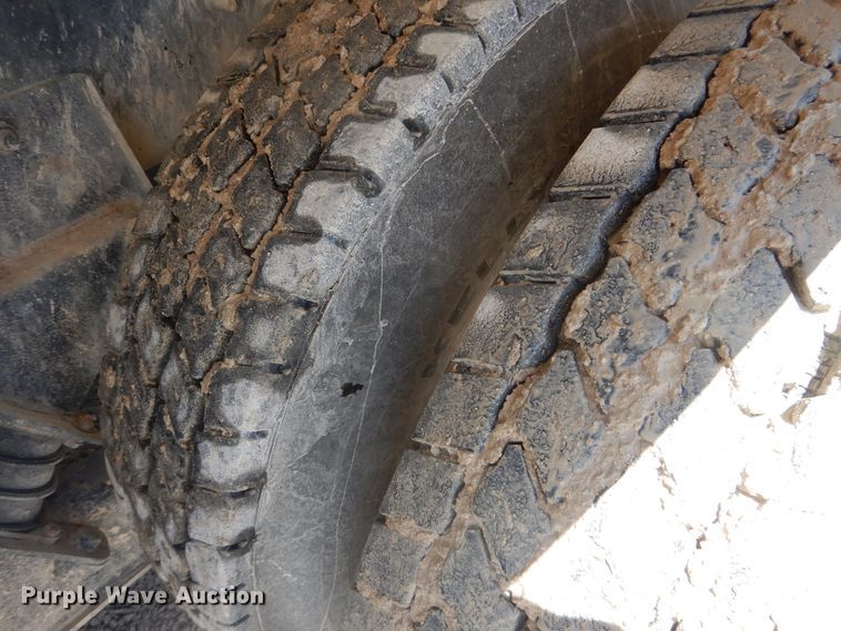 image for item DL0329 2000 International 5500i  ready mix truck