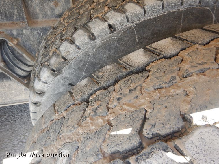 image for item DL0329 2000 International 5500i  ready mix truck