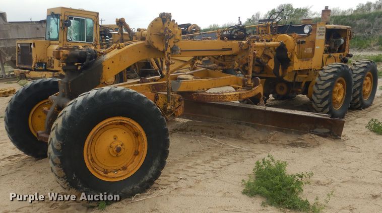 image for item FI9102 1961 Caterpillar 12E  rigid frame motor grader