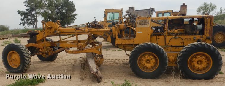 image for item FI9102 1961 Caterpillar 12E  rigid frame motor grader
