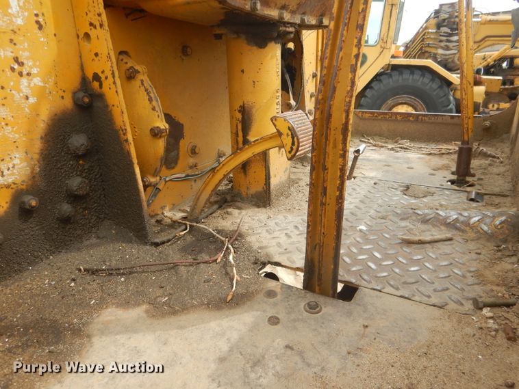 image for item FI9102 1961 Caterpillar 12E  rigid frame motor grader