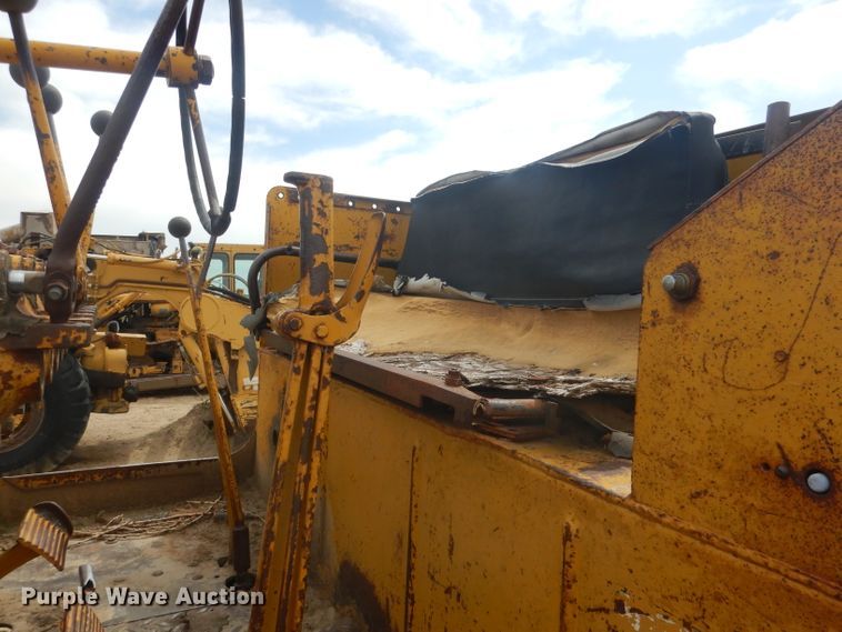 image for item FI9102 1961 Caterpillar 12E  rigid frame motor grader