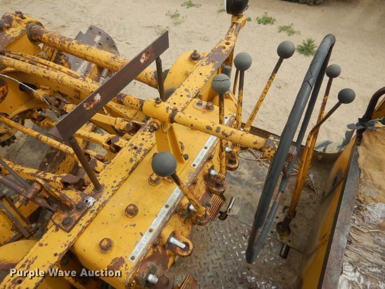 image for item FI9102 1961 Caterpillar 12E  rigid frame motor grader