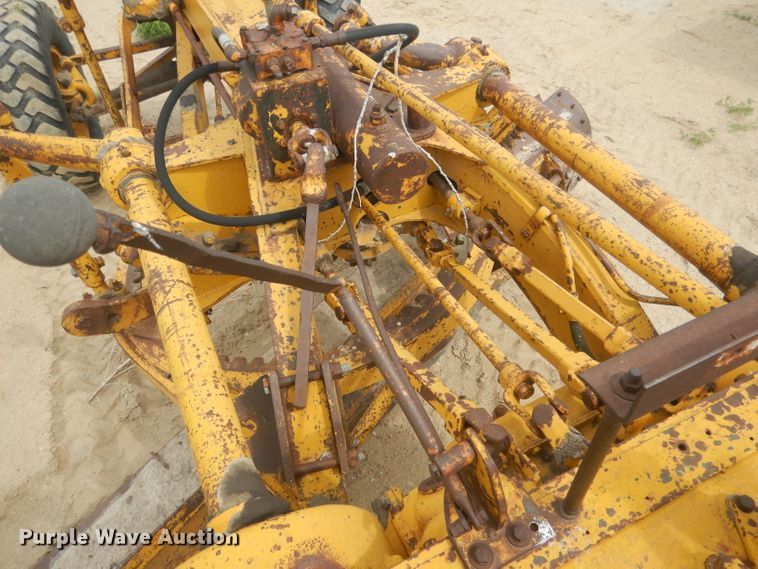 image for item FI9102 1961 Caterpillar 12E  rigid frame motor grader