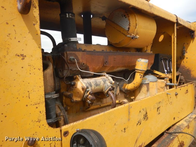 image for item FI9102 1961 Caterpillar 12E  rigid frame motor grader