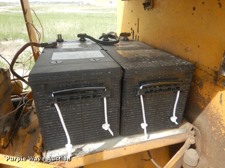 image for item FI9102 1961 Caterpillar 12E  rigid frame motor grader