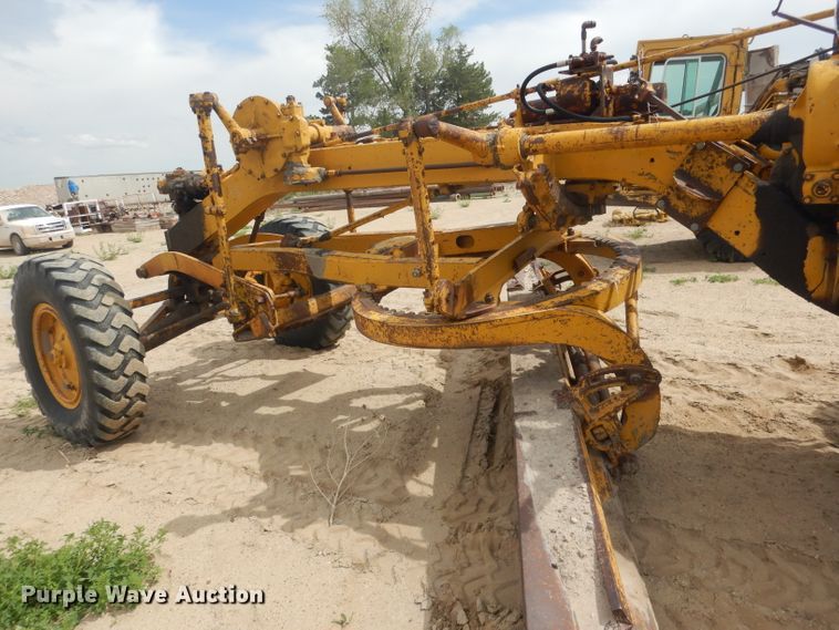 image for item FI9102 1961 Caterpillar 12E  rigid frame motor grader