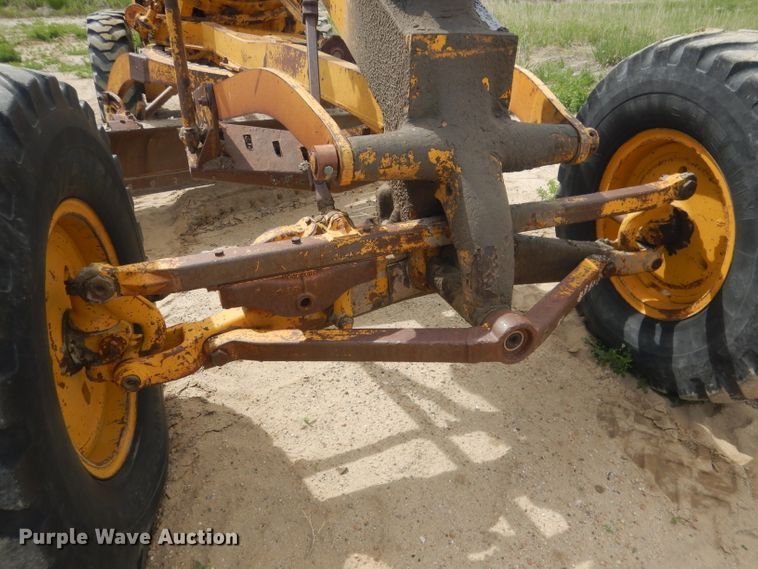 image for item FI9102 1961 Caterpillar 12E  rigid frame motor grader