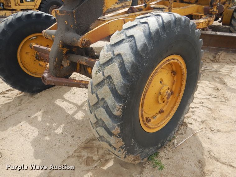 image for item FI9102 1961 Caterpillar 12E  rigid frame motor grader