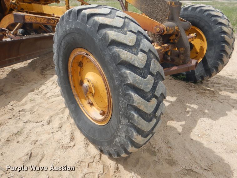 image for item FI9102 1961 Caterpillar 12E  rigid frame motor grader