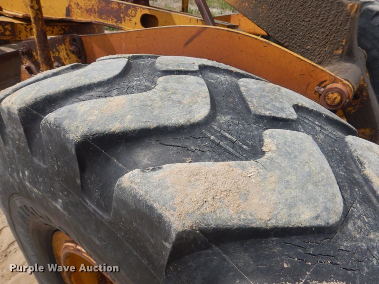 image for item FI9102 1961 Caterpillar 12E  rigid frame motor grader