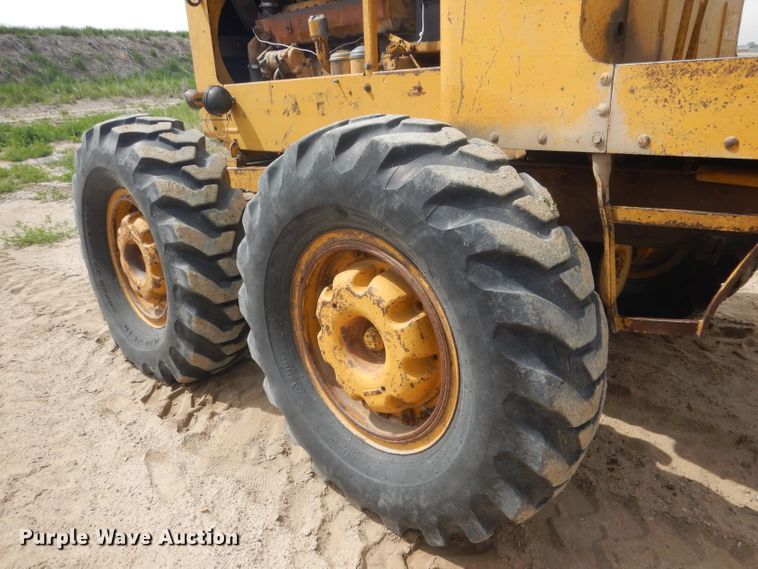 image for item FI9102 1961 Caterpillar 12E  rigid frame motor grader