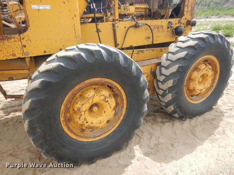 image for item FI9102 1961 Caterpillar 12E  rigid frame motor grader