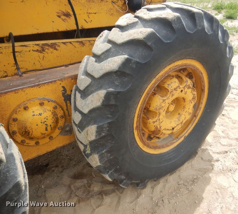 image for item FI9102 1961 Caterpillar 12E  rigid frame motor grader