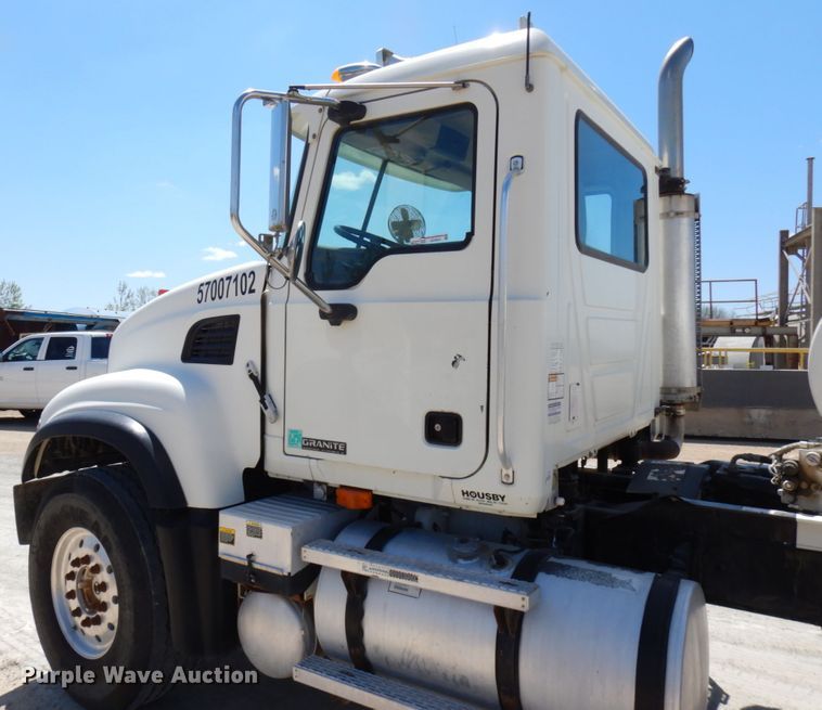image for item GC9931 2007 Mack CV513  ready mix truck