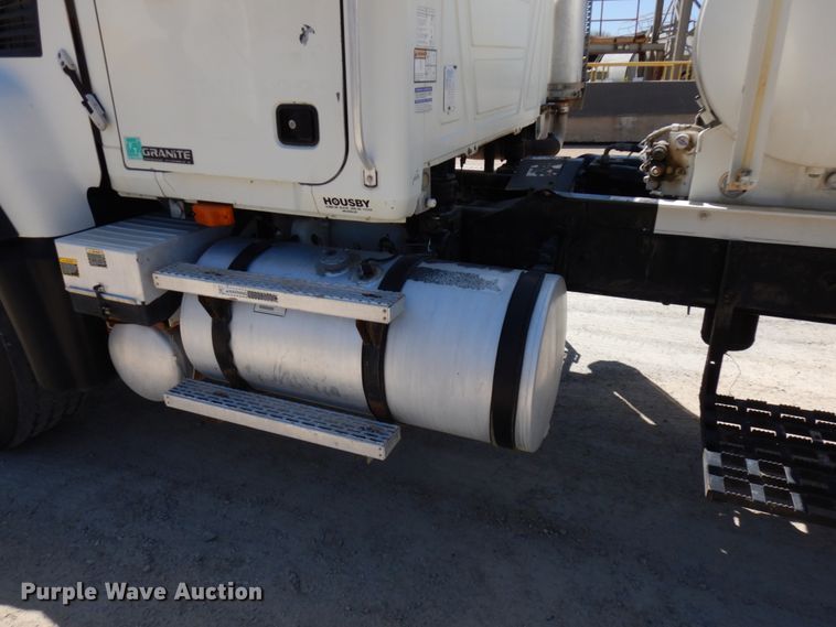 image for item GC9931 2007 Mack CV513  ready mix truck