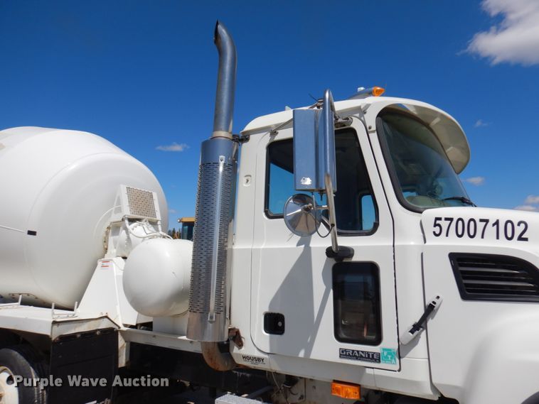image for item GC9931 2007 Mack CV513  ready mix truck