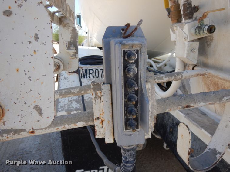 image for item GC9931 2007 Mack CV513  ready mix truck