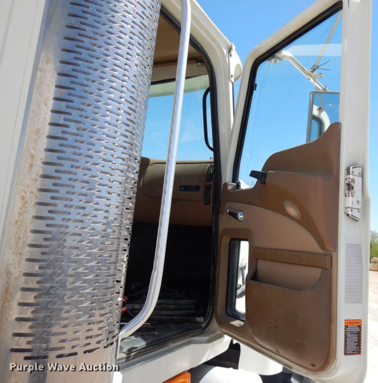 image for item GC9931 2007 Mack CV513  ready mix truck