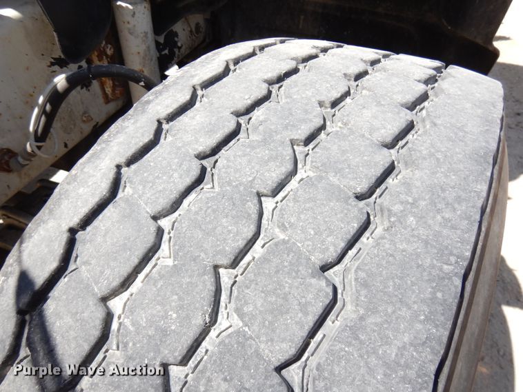 image for item GC9931 2007 Mack CV513  ready mix truck