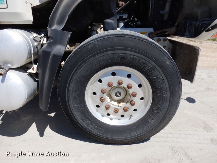 image for item GC9931 2007 Mack CV513  ready mix truck