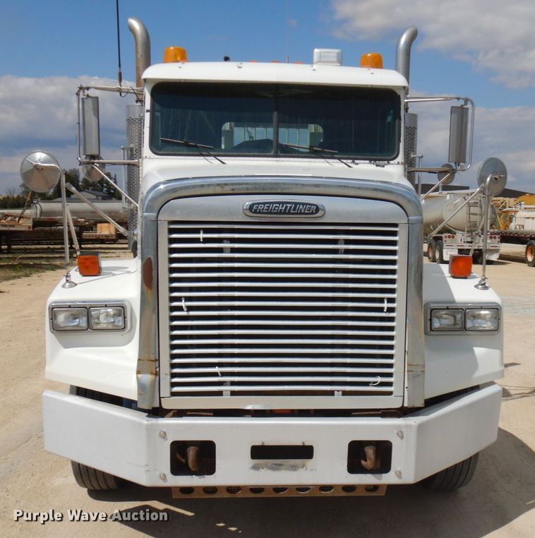 image for item GC9934 2005 Freightliner FLD  semi truck