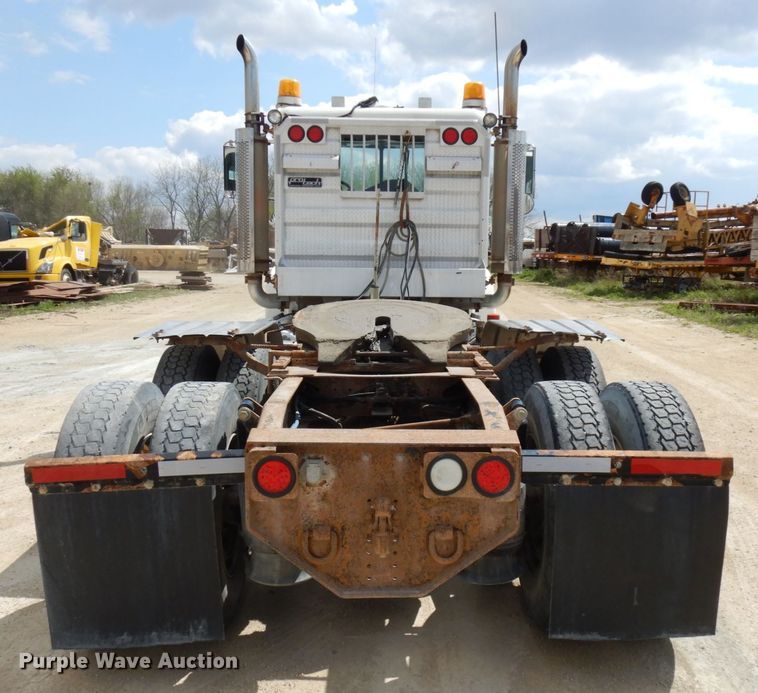 image for item GC9934 2005 Freightliner FLD  semi truck