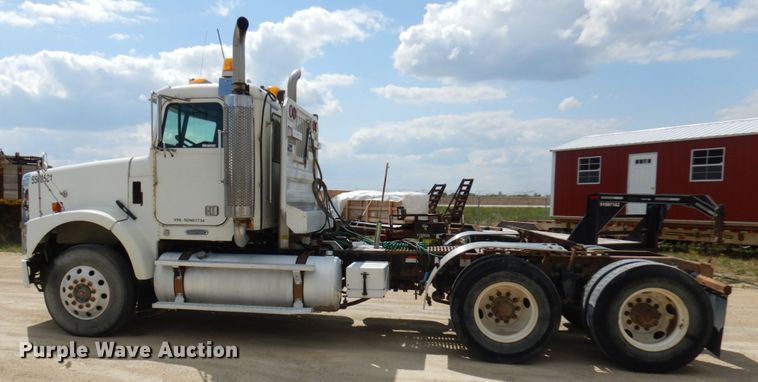 image for item GC9934 2005 Freightliner FLD  semi truck