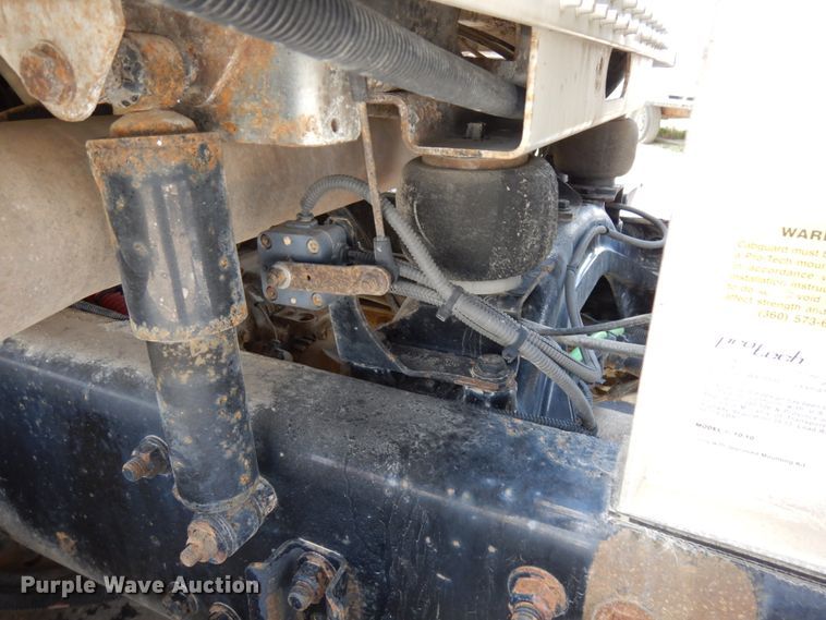 image for item GC9934 2005 Freightliner FLD  semi truck