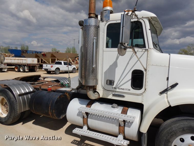 image for item GC9934 2005 Freightliner FLD  semi truck