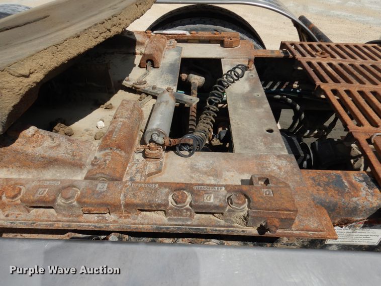 image for item GC9934 2005 Freightliner FLD  semi truck