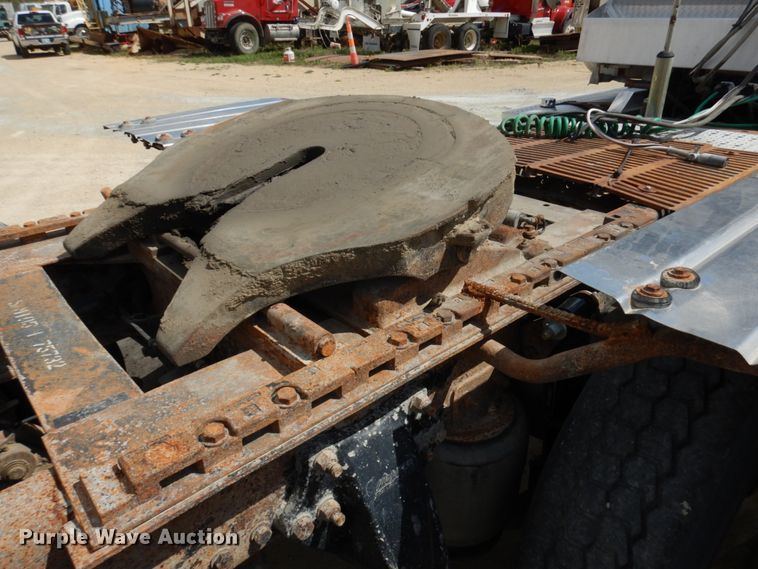 image for item GC9934 2005 Freightliner FLD  semi truck