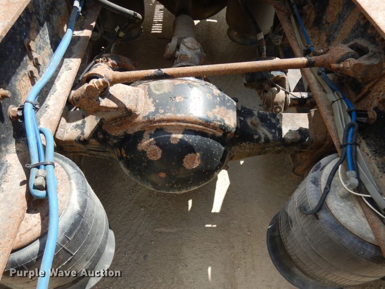 image for item GC9934 2005 Freightliner FLD  semi truck