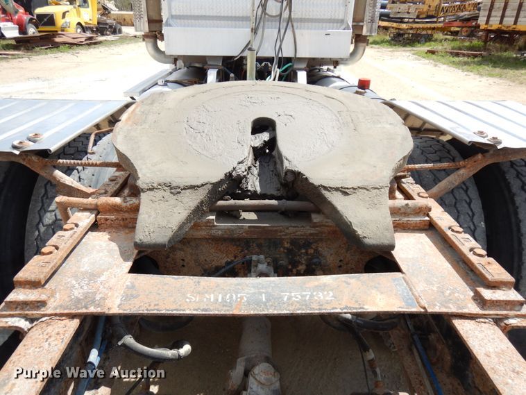 image for item GC9934 2005 Freightliner FLD  semi truck