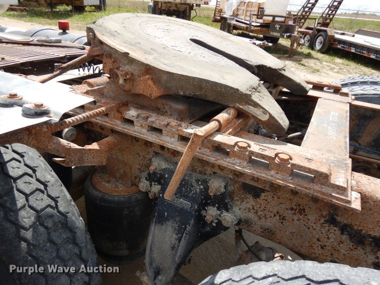 image for item GC9934 2005 Freightliner FLD  semi truck