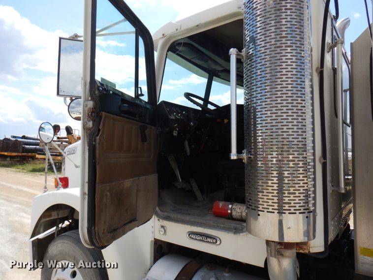 image for item GC9934 2005 Freightliner FLD  semi truck