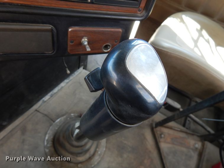 image for item GC9934 2005 Freightliner FLD  semi truck