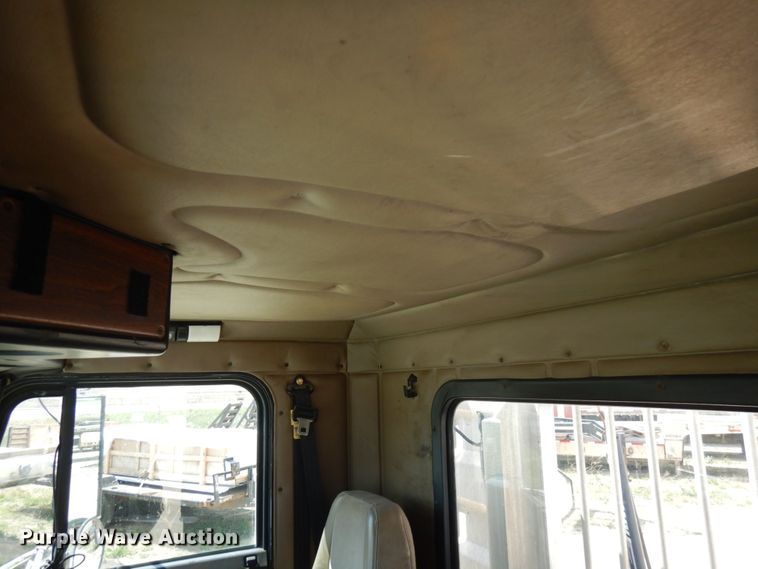 image for item GC9934 2005 Freightliner FLD  semi truck