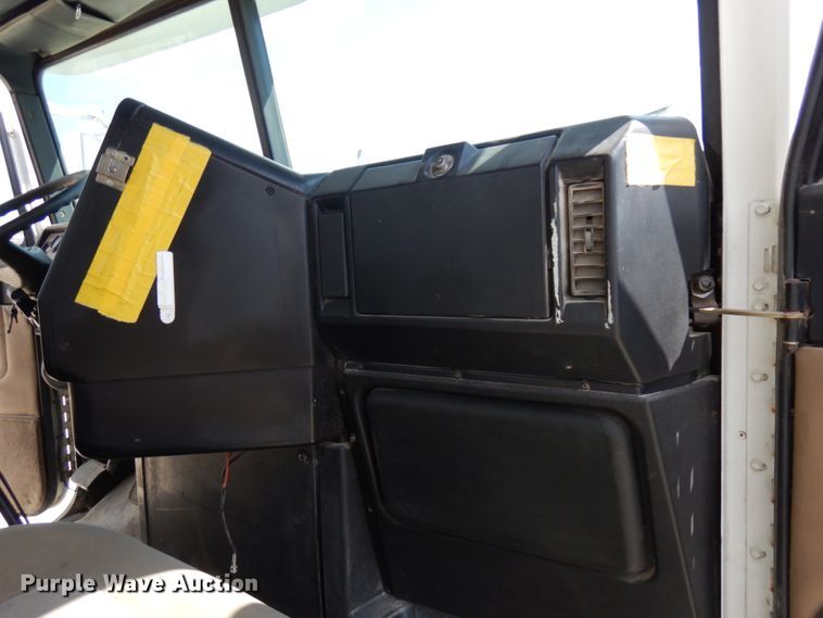 image for item GC9934 2005 Freightliner FLD  semi truck