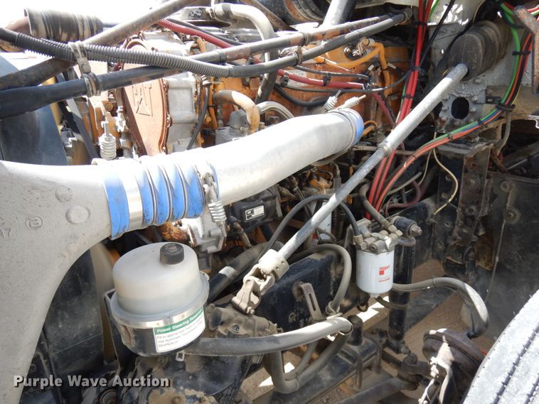 image for item GC9934 2005 Freightliner FLD  semi truck