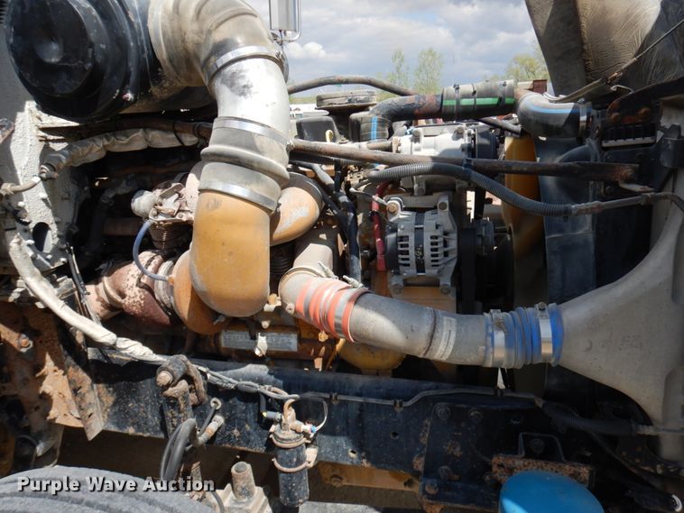 image for item GC9934 2005 Freightliner FLD  semi truck