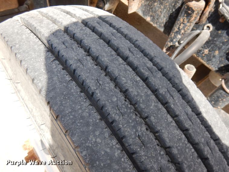 image for item GC9934 2005 Freightliner FLD  semi truck